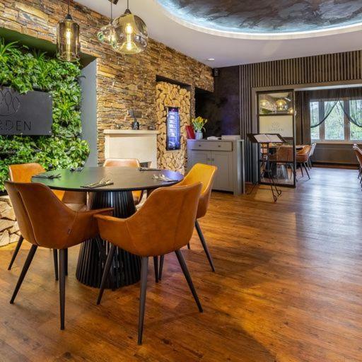 Garden Restaurant & Pension Pardubice Extérieur photo