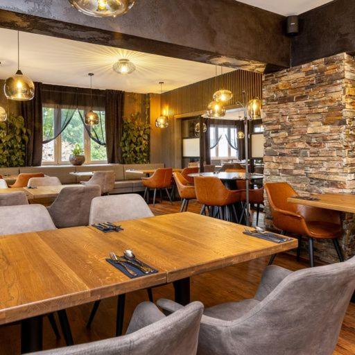 Garden Restaurant & Pension Pardubice Extérieur photo