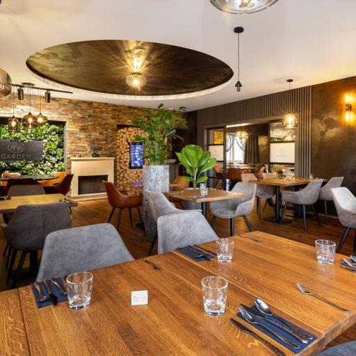 Garden Restaurant & Pension Pardubice Extérieur photo